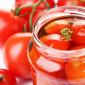 Cómo salar los tomates en frascos para el invierno.