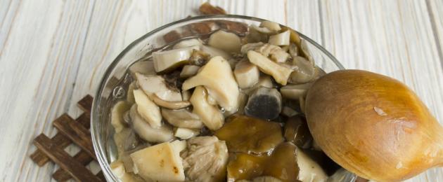 How to cook cabbage soup with dried mushrooms.  Lenten cabbage soup made from fresh cabbage with wild mushrooms.  How to cook cabbage soup with porcini mushrooms