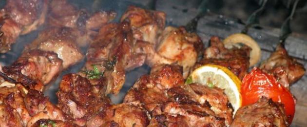 What could be tastier than juicy kebab with lemon and onions?  The best recipes for pork skewers with lemon and onions.  Marinade for shish kebab with lemon Shish kebab marinated in lemon