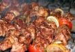 The best recipes for pork skewers with lemon and onions