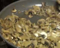 버섯으로 감자를 준비하는 옵션: 맛있는 요리법만 있습니다!