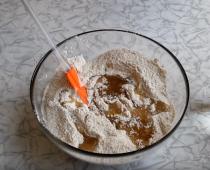 Рецепты постной выпечки Малиновый постный пирог из ржаной муки