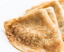 Diētiskās pankūkas uz ūdens bez olām un piena: recepte Shrovetide pankūkām bez ūdens un olām