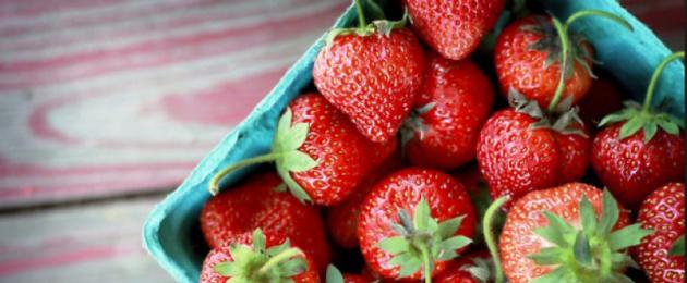 펙틴이 든 잼 또는 딸기 잼.  딸기 잼.  집에서 딸기 잼 : 간단한 요리법