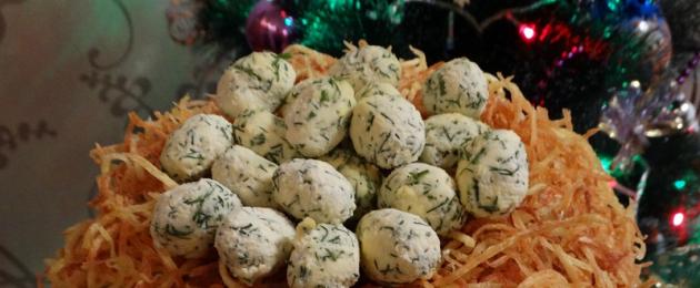 Salata Kaperkalijevo gnijezdo je hrana “buržoazije” u modernoj interpretaciji.  Klasična salata 