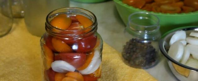 젤리 1 리터의 토마토.  손가락 핥는 전채 : 겨울용 젤라틴에 절인 토마토 요리법.  당근과 젤리에 매운 토마토