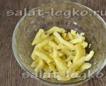 Heringssalat mit Kartoffeln - eine nicht standardmäßige Lösung Heringssalat mit Kartoffeln und Zwiebeln