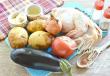 Cepeškrāsnī cepta vista ar baklažāniem Ko gatavot no vistas, baklažāniem un kartupeļiem