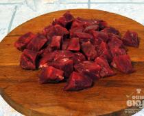 냄비, 캐서롤 또는 중국 볶음밥에 고기를 넣고 필라프를 요리하는 방법(단계별)
