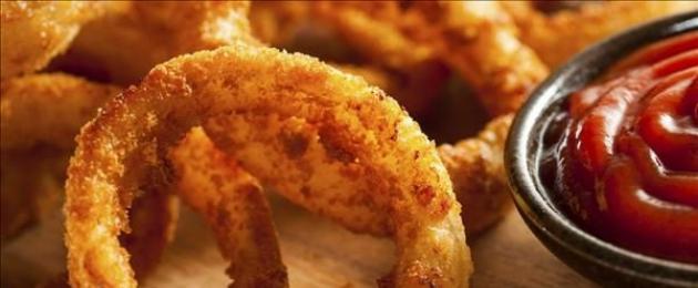 Onion rings like burger king.  A classic burger king whopper.  Onion rings in batter - a traditional recipe with a photo