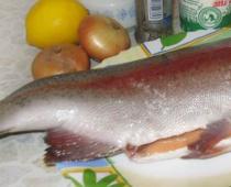 How to cook trout in the oven: dietary recipes, tips