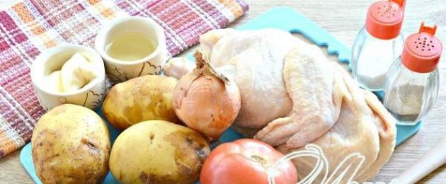 감자와 가지를 곁들인 구운 닭고기.  오븐에서 구운 가지를 곁들인 닭고기 닭고기, 가지, 감자로 요리 할 것