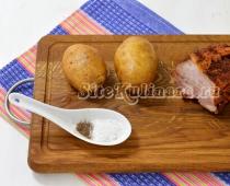 Potatoes with bacon baked in foil