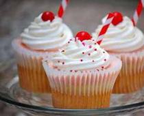 Recetas de repostería casera: cupcakes con nata y glaseado